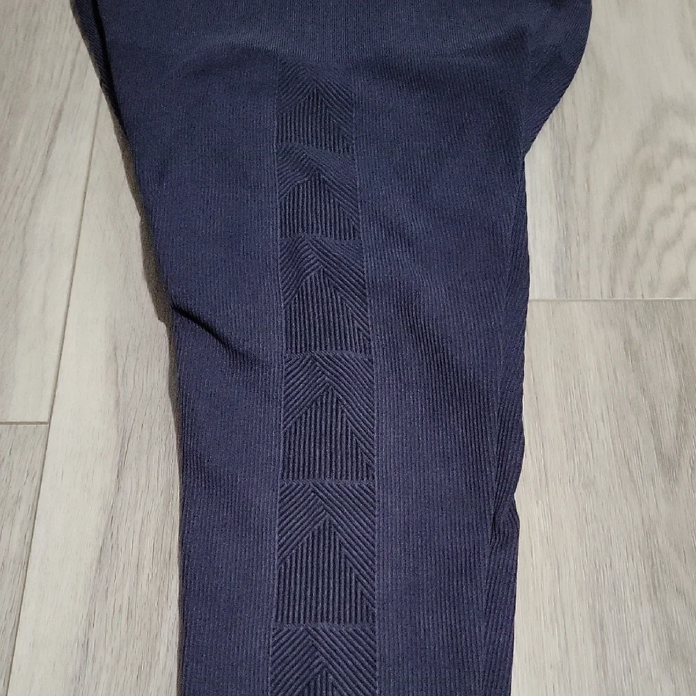 Vuori Shaping Ribbed Leggings Size M EUC - Picture 3 of 3